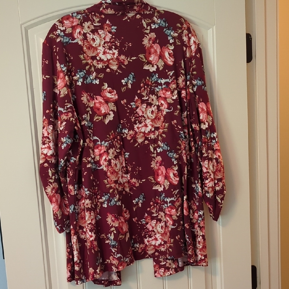 Floral Two In One Blouse - Picture 6 of 10
